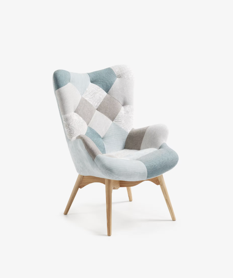 Poltrona patchwork Kody blu e gambe in faggio massiccio